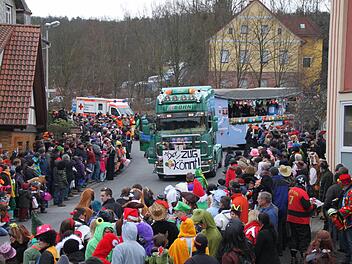 Der Sinntaler Faschingsumzug findet abwechselnd in Zeitlofs und dem hessischen Altengronau statt.  Foto: Ulrike M&uuml;ller/Archiv