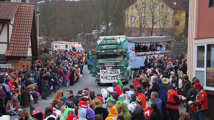 Der Sinntaler Faschingsumzug findet abwechselnd in Zeitlofs und dem hessischen Altengronau statt.  Foto: Ulrike M&uuml;ller/Archiv