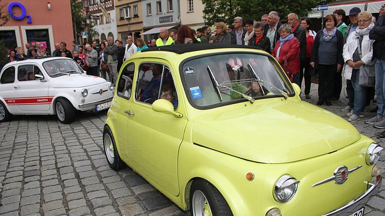 Impressionen vom Autokorso durch die Innenstadt Foto: Sonny Adam