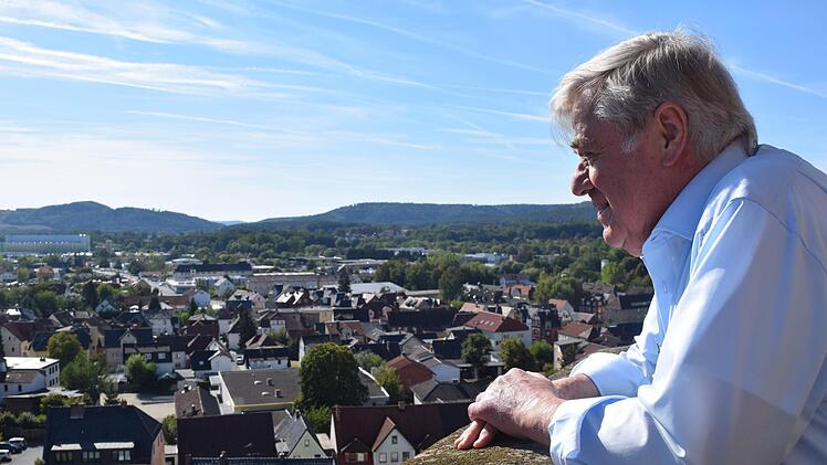 Fabelhafte Aussicht: Bei den Kirchführungen von Horst Gundel bekommen die Teilnehmer einen einzigartigen Blick auf Neustadt. Foto: Daniela Pondelicek