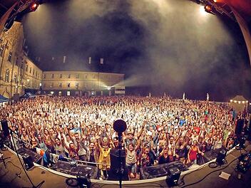 Das Flair beim jüngsten Auftritt von Milow beim Tambacher Sommer war bezaubernd.  Foto: Christoph Vorndran