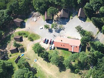 Auf dem Fernsberg bei Riedenberg gibt es bereits einen Zeltplatz des Landkreises, eigentlich sollte längst auch einer im Gemeindebereich Wildflecken entstehen, die Förderung dafür ist jetzt aber verfallen.  Foto: Privat