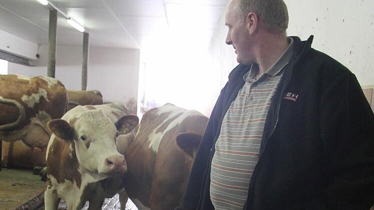 Harald Purucker öffnete seinen Milchkuhstall. Foto: Sonja Adam