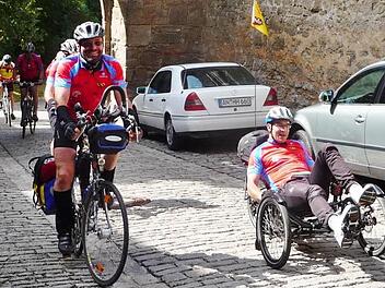 Geschafft: Thomas Gensler freut sich über das erreichte Etappenziel. Foto: Krebsverband Baden-Württemberg