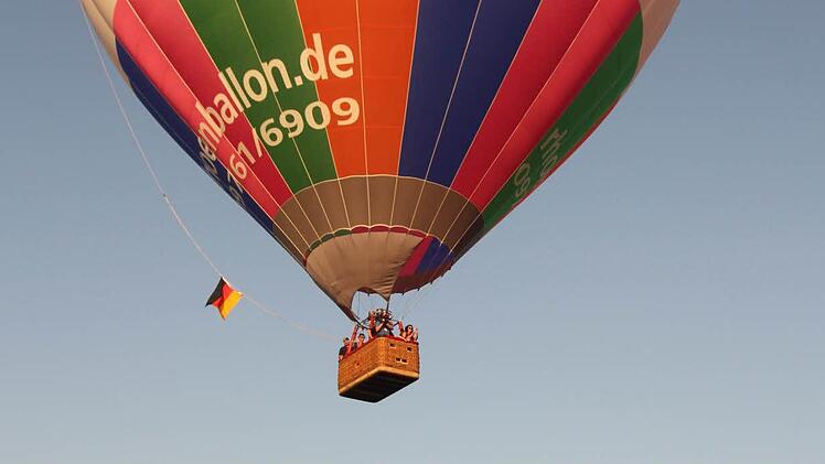 Auf und davon flogen die Ballons Richtung Westen.