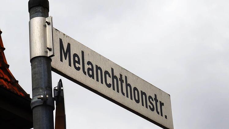 Diese Straße in Coburg erinnert an Luthers Mitstreiter Philipp Melanchthon.Foto: Jochen Berger