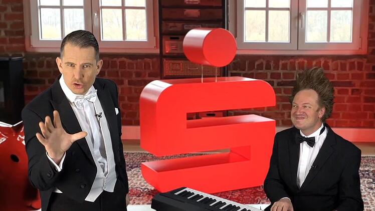 Nicht nur wegen Corona war die diesjährige Bilanz-Pressekonferenz der Sparkasse Coburg-Lichtenfels anders als je zuvor. Die Comedians Streckenbach & Köhler waren etwa mit einem Loblied auf das Geldinstitut zu hören.