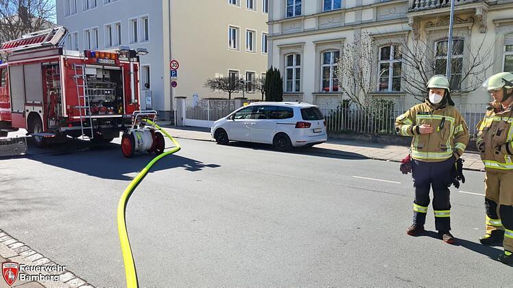 Bamberg: Schwarze Rauchsäule über dem Hain-Gebiet - Polizei ermittelt