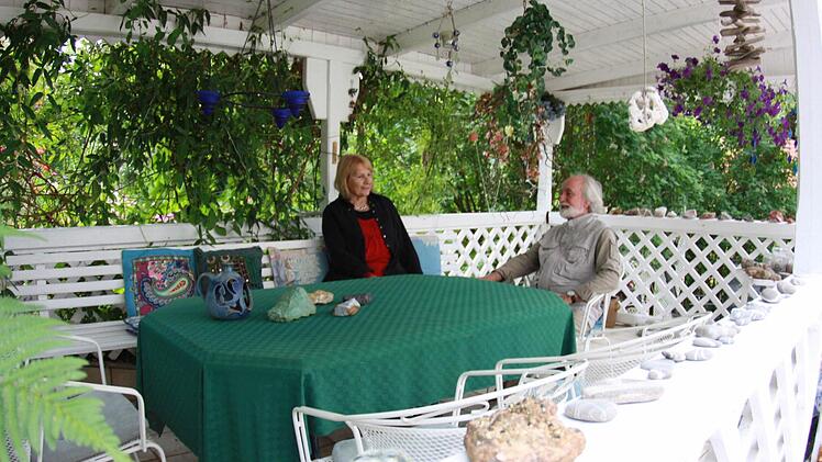 Rainer und Karin Hörlin auf ihrer Veranda. Alle Fotos: Verena Pohl