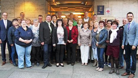Die Jubilare mit BRK-Vorsitzendem Christian Meißner (links) und Bürgermeister Andreas Hügerich (rechts) Foto: Landratsamt Lichtenfels