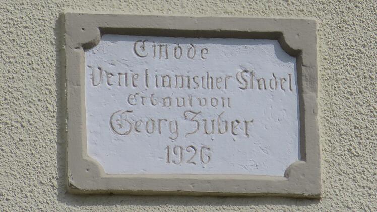 Die Tafel mit der Aufschrift "Venetianischer Stadel". Foto: Erich Olbrich