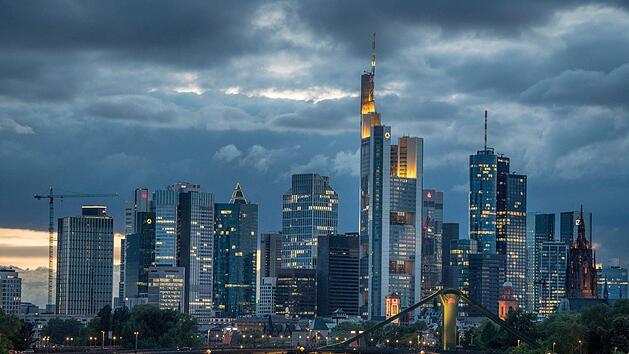 Schwere Wochen: Die Corona-Pandemie wirkt sich bereits negativ auf die  Konjunktur aus. Foto: Boris Roessler / dpa