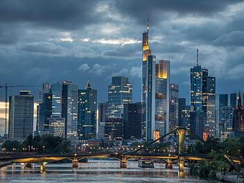 Schwere Wochen: Die Corona-Pandemie wirkt sich bereits negativ auf die  Konjunktur aus. Foto: Boris Roessler / dpa