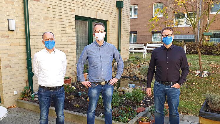 &Uuml;bergabe des installierten Assistenzsystems in der Demenz-WG des ASB in Hamburg (von links): Dieter Ebinger (Vertriebsleiter ZTM), Sebastian Raasch (Einrichtungsleiter ASB Hamburg), Dr. Tom Zentek (Innovationsmanager ZTM).  Foto: Dieter Ebinger