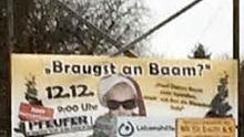 Am Ortsausgang von Gosberg in Richtung Kirchehrenbach steht noch dieses Banner.  Foto: L. Hühnlein