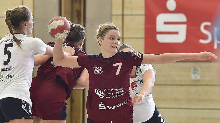 Dem Verletzungspech geschuldet, musste die erst 20-j&auml;hrige Laura Wedrich im R&uuml;ckraum viel Verantwortung &uuml;bernehmen. Foto: Sportfoto Zink