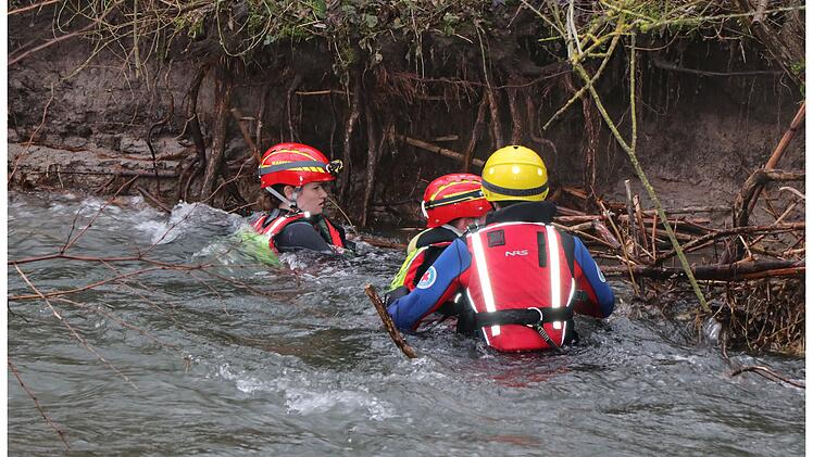 Sonneberg: Vierfache Mutter verunglückt nach Faschingsfeier in Fluss - Feuerwehren, BRK und mehr im Einsatz