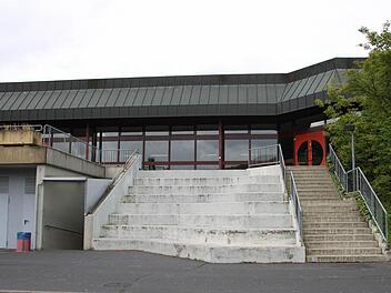 Ab Sommer wird die Dreifach-Turnhalle des Schulzentrums Römershag saniert. Foto: Ulrike Müller