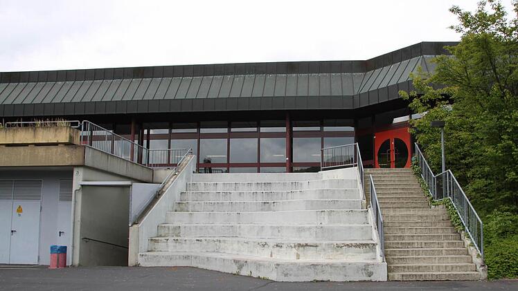 Ab Sommer wird die Dreifach-Turnhalle des Schulzentrums Römershag saniert. Foto: Ulrike Müller
