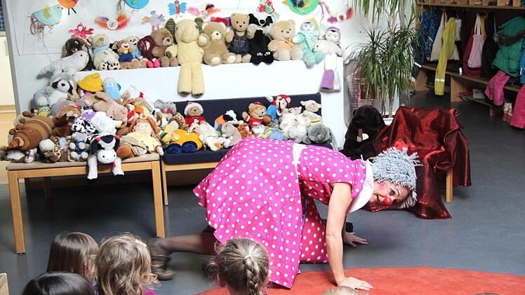Klinik-Clown Rosa war zu Besuch in Weisendorf   Foto: Richard Sänger