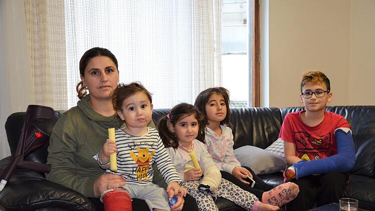 Familie Hasan aus Kronach muss seit dem Unfall ohne Vater zurechtkommen. Die älteste Tochter ist nicht auf dem Bild. Foto: Sandra Hackenberg