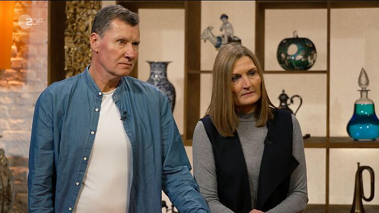 Stefan und Petra hei&szlig;t das Verk&auml;uferpaar, deren Schmuckst&uuml;ck sp&auml;ter in der Sendung so viel Furore machen wird. Die seit 29 Jahren verheirateten Stuttgarter erkl&auml;ren eingangs, die Kette sei ein Erbst&uuml;ck von Stefans Gro&szlig;vater.