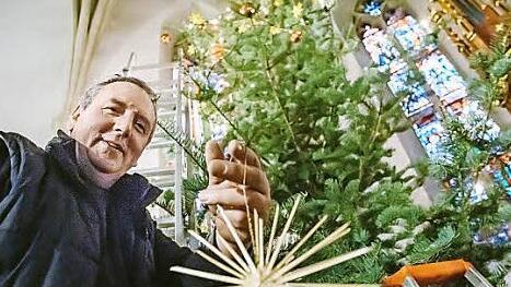 Der Stern, den Ulrich Heim hält, ist mehr als 40 Jahre alt.
