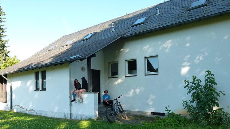 Der Gemeinderat hält trotz eventuell geringerer Förderung am Umbau des von der Kirche erworbenen Hauses zum Bürgerhaus fest. Foto: Lothar Weidner