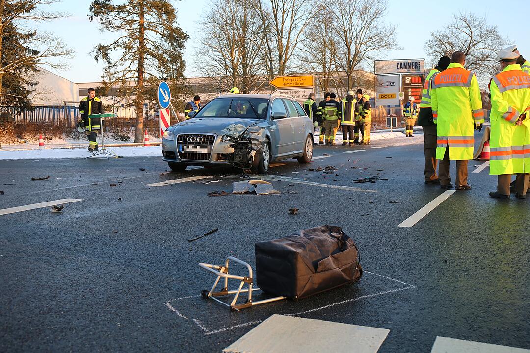 Tödlicher Unfall auf B303, Fußgängerin bei Himmelkron überfahren