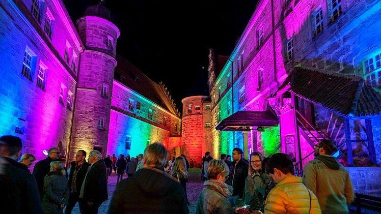 Die kommenden zehn Tage lang erstrahlt Kronach abends  wieder in einem ganz besonderen Licht. Foto: Falk Bätz/Archiv