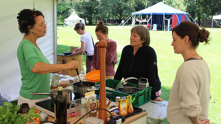 Dass auch So&szlig;en aus veganen Zutaten k&ouml;stlich sein k&ouml;nnen, soll in dieser Outdoor-K&uuml;che gezeigt werden.