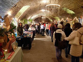 Es gl&auml;nzte in der Thundorfer Festhalle, die viele Besucher anzog.Foto: Philipp Bauernschubert