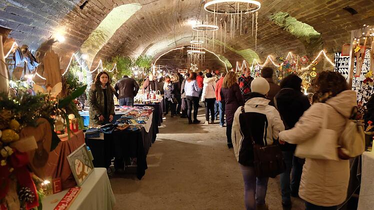 Es gl&auml;nzte in der Thundorfer Festhalle, die viele Besucher anzog.Foto: Philipp Bauernschubert