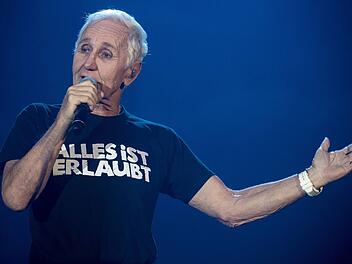 Feierte 2019 "1000 Jahre EAV Live - Der Abschied" und nun die Ankunft seines n&auml;chsten Kindes: Klaus Eberhartinger von der Ersten Allgemeinen Verunsicherung.