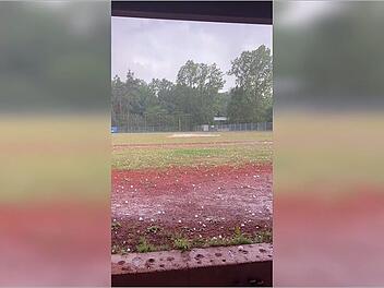 F&uuml;rth: Baseballspiel wegen Hagelschauer abgebrochen - "noch nie erlebt"