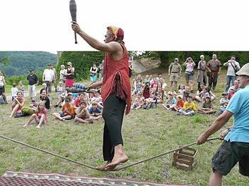 Gaukler, Seiltänzer, Künstler: es war einiges geboten rund um Burg Neideck. Fotos: Pöhlmann