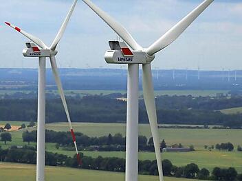 Acht Windräder sind an der Landkreisgrenze geplant. Zwei will Primus-Energie auf Thurnauer Seite bei Lochau errichten. Foto: Symbolbild/dpa