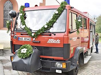 Mit einem neuen Löschfahrzeug, das gebraucht erworben wurde, ist jetzt die Löschgruppe Römershofen der Feuerwehr Königsberg ausgestattet. Fotos: Gerold Snater