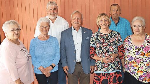 Nach der Ehrung (von links): Brigitte Müller, Renate Schmidt, der Vorsitzende des VdK-Ortsverbands Mainroth, Ottmar Vonbrunn, Wolfgang Dietzel, die kommissarische Kreisvorsitzenden Monika Faber, Konrad Ultsch und Roswitha Hümmer