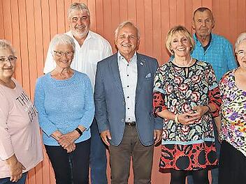 Nach der Ehrung (von links): Brigitte Müller, Renate Schmidt, der Vorsitzende des VdK-Ortsverbands Mainroth, Ottmar Vonbrunn, Wolfgang Dietzel, die kommissarische Kreisvorsitzenden Monika Faber, Konrad Ultsch und Roswitha Hümmer