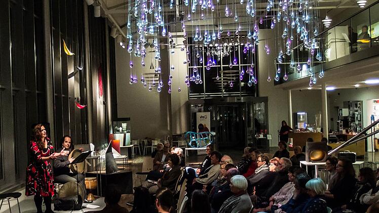 Gayané Sureni und Hadi Alizadeh gastierten im Glasmuseum Rosenau. Foto: Jochen Berger