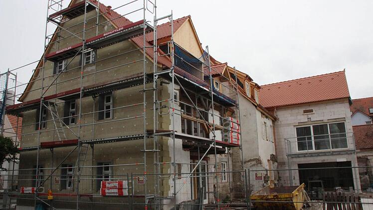 Rathausplatz Nr. 5 und 7 in Baiersdorf heute. Foto: Memmel