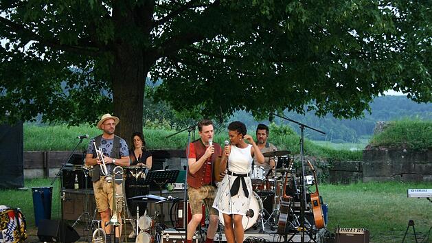 "CubaBoarisch" ist ein Rhythmus, bei dem sich der K&ouml;rper wie von selbst bewegt. Maria L&ouml;ffler