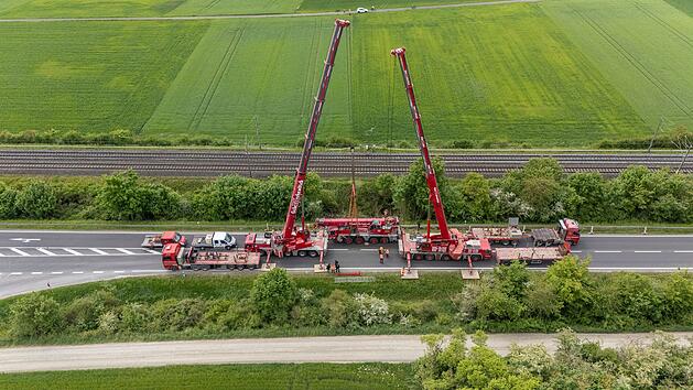 Kreis Haßberge: Aufwendige Autokran-Bergung nach schwerem Unfall
