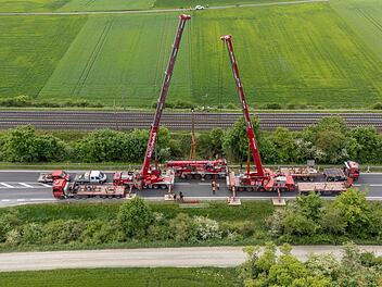 Kreis Haßberge: Aufwendige Autokran-Bergung nach schwerem Unfall