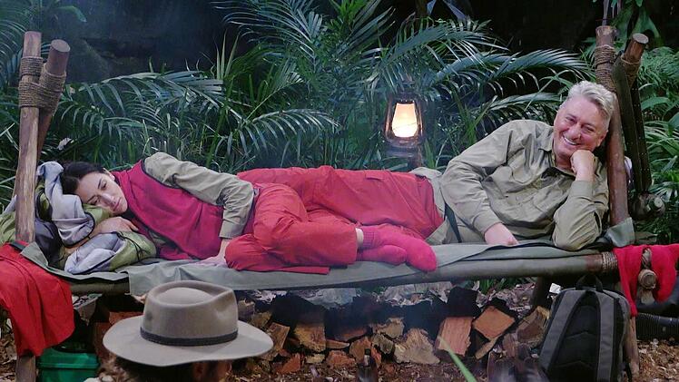 M&auml;nner k&ouml;nnen auch l&auml;stern. Patrick &uuml;ber Hubert: "Der ist wie ein Kuhschwanz und wedelt von links nach rechts. Er hat zu nichts eine Meinung."