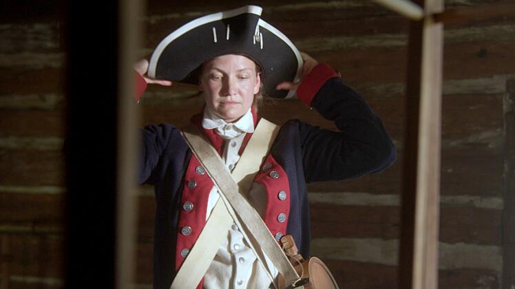 Weil sie als Frau nicht k&auml;mpfen durfte, legte Deborah Sampson eine aufwendige Verkleidung an, um in den Krieg ziehen zu k&ouml;nnen.