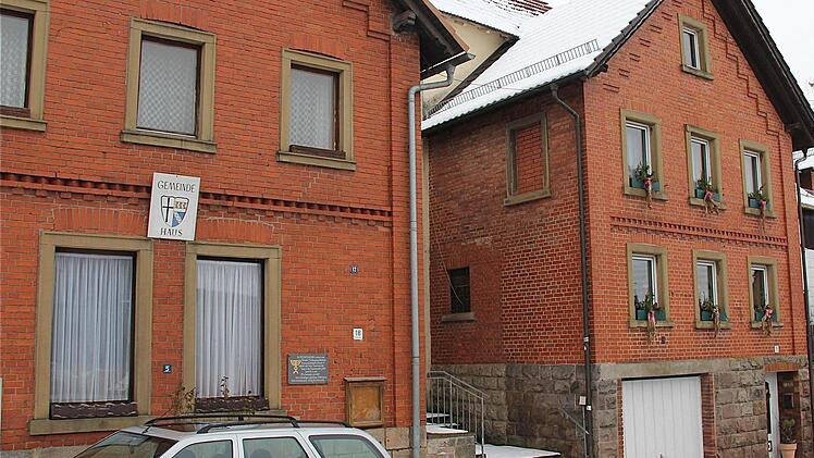 Das Gemeindehaus in Völkersleier sollte erhalten werden, wünschten sich die Bürger.  Foto: Gerd Schaar