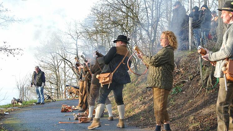 Streng hielten sich die Schaftböllerschützen an das Reglement, und das Neujahrsböllern am Käppele war auch wirklich beeindruckend.