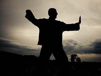 Mann bei einer Tai-Chi-Übung Foto: privat